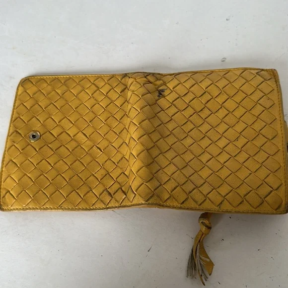 Bottega Veneta Yellow Woven Wallet Leather with Geometric Design - Picture 7 of 7